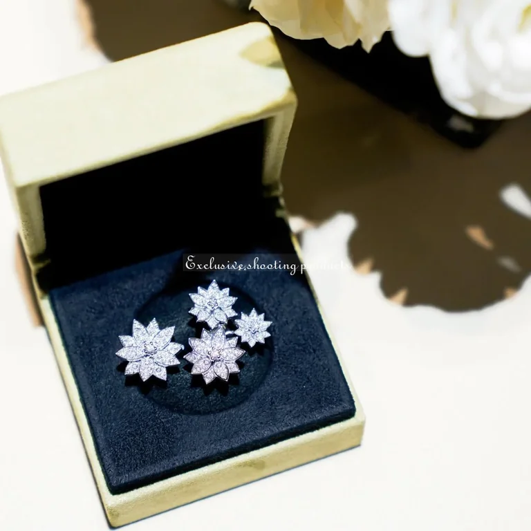Van Cleef & Arpels VCARP7TF00 Lotus Between the Finger ring 4 flowers White gold Diamond ring 12