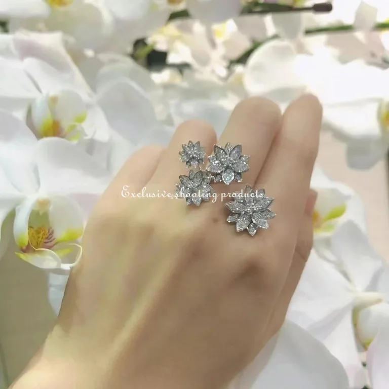 Van Cleef & Arpels VCARP7TF00 Lotus Between the Finger ring 4 flowers White gold Diamond ring 11