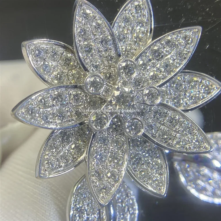Van Cleef & Arpels VCARP1ND00 Lotus Between the Finger Ring White gold Diamond Ring 9