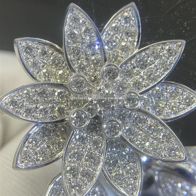Van Cleef & Arpels VCARP1ND00 Lotus Between the Finger Ring White gold Diamond Ring 8