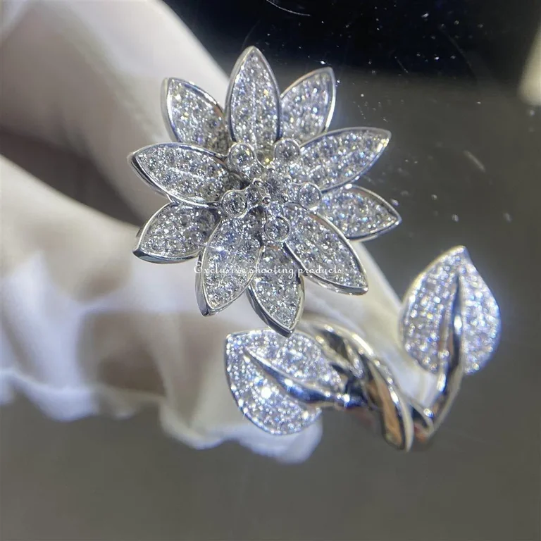 Van Cleef & Arpels VCARP1ND00 Lotus Between the Finger Ring White gold Diamond Ring 5