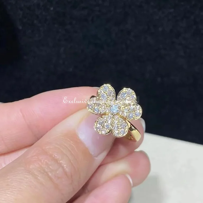 Van Cleef & Arpels VCARP2V000 Frivole ring 1 flower small model Yellow gold Diamond ring 3