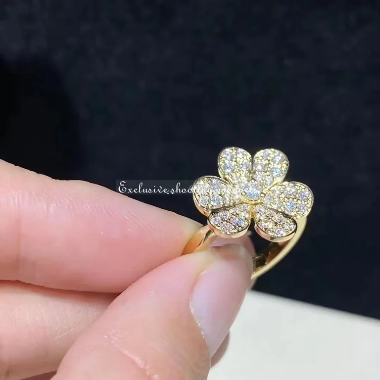 Van Cleef & Arpels VCARP2V000 Frivole ring 1 flower small model Yellow gold Diamond ring 2