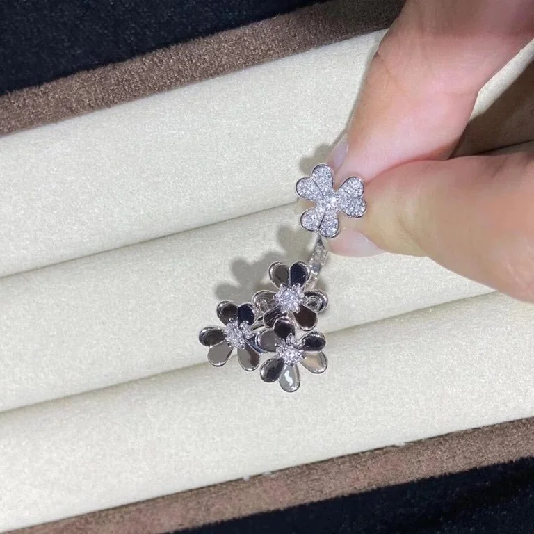 Van Cleef & Arpels VCARP6L000 Frivole Between the Finger ring White gold Diamond ring 12