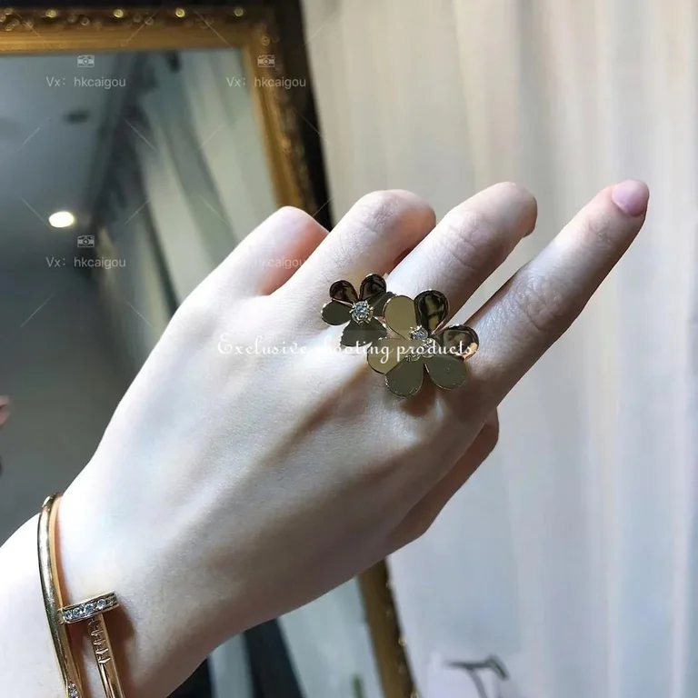 Van Cleef & Arpels VCARB67600 Frivole Between the Finger Ring Yellow gold Diamond Ring 2