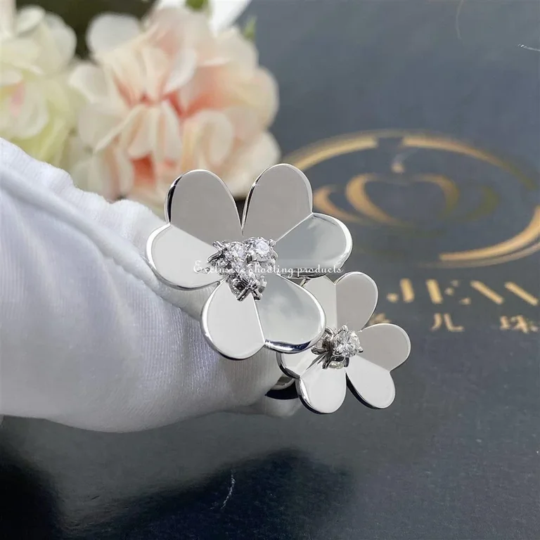 Van Cleef & Arpels Ring Frivole Between the Finger Ring White gold Diamond Ring 4