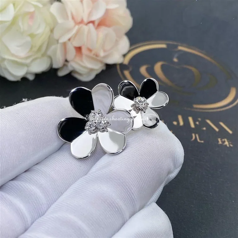 Van Cleef & Arpels Ring Frivole Between the Finger Ring White gold Diamond Ring 2