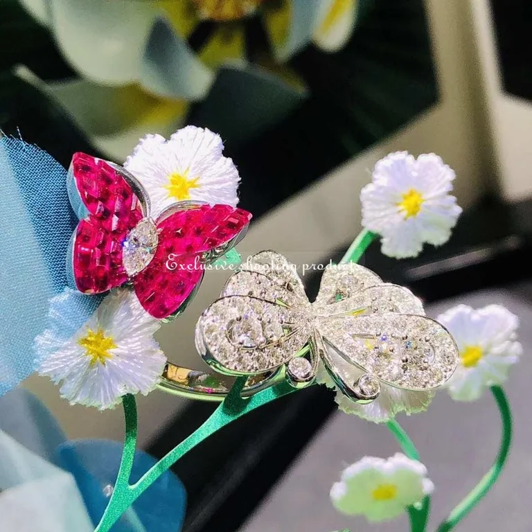 Van Cleef & Arpels VCARF27100 Flying Butterfly between the finger ring Mystery-Set Ruby Two Flying Butterfly ring 15