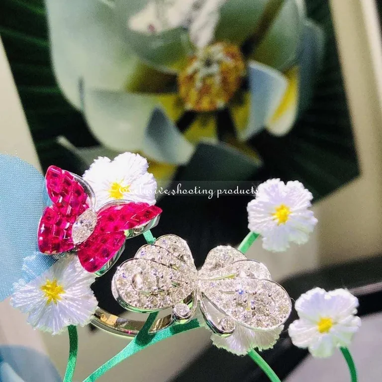 Van Cleef & Arpels VCARF27100 Flying Butterfly between the finger ring Mystery-Set Ruby Two Flying Butterfly ring 14