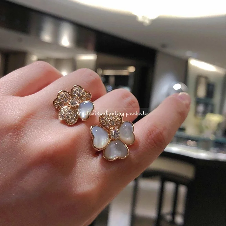 Van Cleef & Arpels VCARO55100 Cosmos Between the Finger ring Rose gold Diamond Mother-of-pearl ring 11