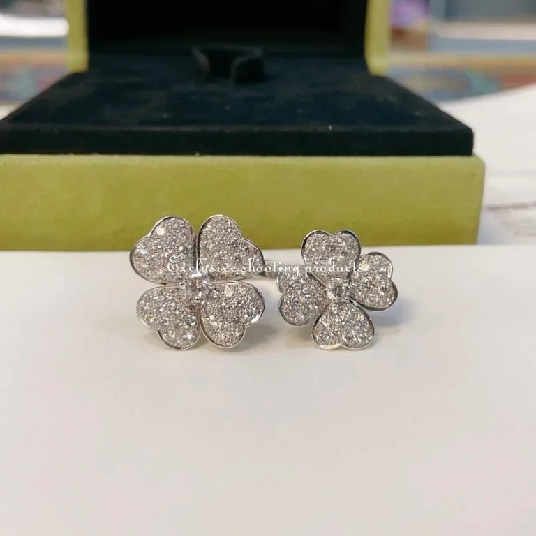 Van Cleef & Arpels VCARO6A800 Cosmos Between the Finger ring White gold Diamond ring 3