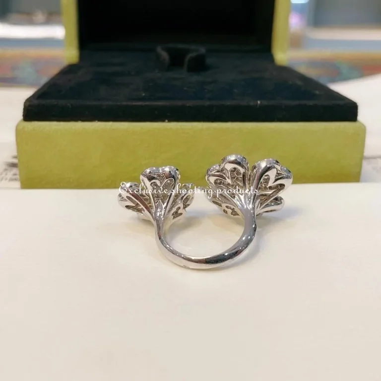 Van Cleef & Arpels VCARO6A800 Cosmos Between the Finger ring White gold Diamond ring 2
