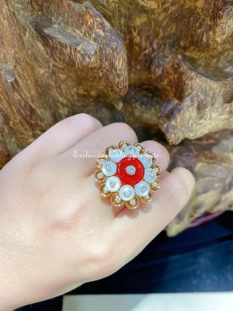 Van Cleef & Arpels VCARO9MV00 Bouton d?or ring Rose gold Carnelian Diamond Mother-of-pearl ring 2