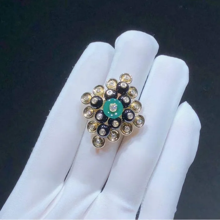 Van Cleef & Arpels VCARO9MW00 Bouton d?or ring Yellow gold Chrysoprase Diamond Onyx ring 5