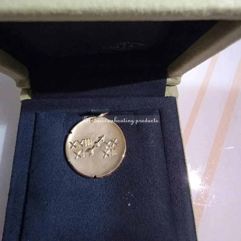 Van Cleef & Arpels VCARP7SP00 Zodiaque medal Sagittarii (Sagittarius) Yellow gold 2