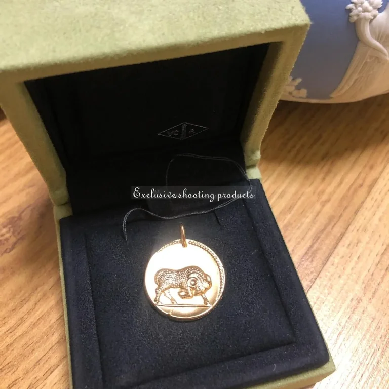Van Cleef & Arpels CARP7SQ00 Zodiaque medal Arietis (Aries) Yellow gold 4