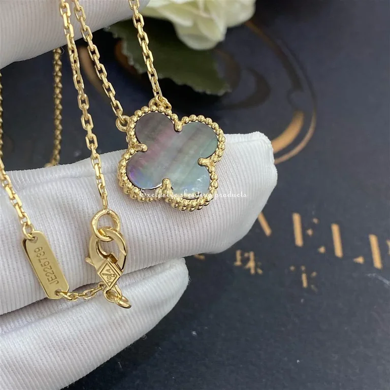 Van Cleef & Arpels VCARP4KK00 Necklaces Vintage Alhambra pendant Yellow gold Mother-of-pearl 4