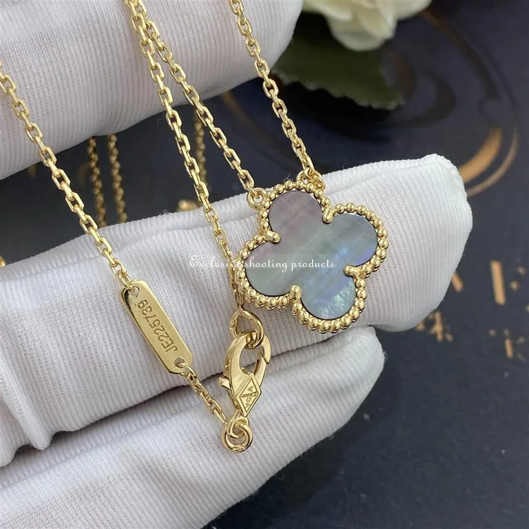 Van Cleef & Arpels VCARP4KK00 Necklaces Vintage Alhambra pendant Yellow gold Mother-of-pearl 2
