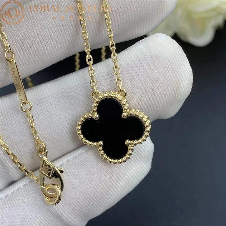 Van Cleef & Arpels VCARA45800 Vintage Alhambra pendant Yellow gold Onyx Necklaces 5