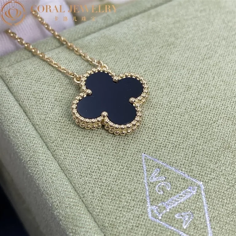 Van Cleef & Arpels VCARA45800 Vintage Alhambra pendant Yellow gold Onyx Necklaces 4