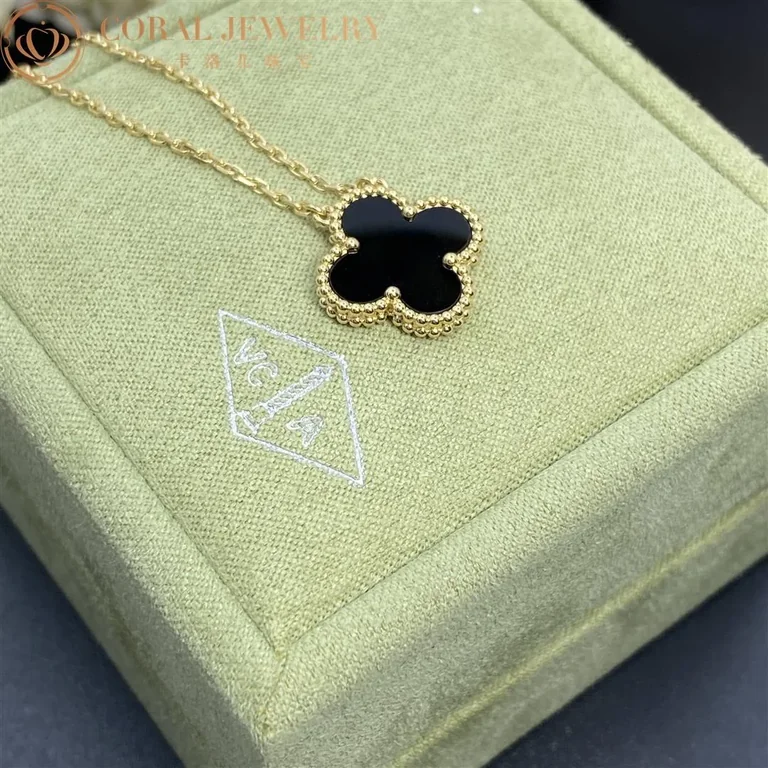 Van Cleef & Arpels VCARA45800 Vintage Alhambra pendant Yellow gold Onyx Necklaces 3