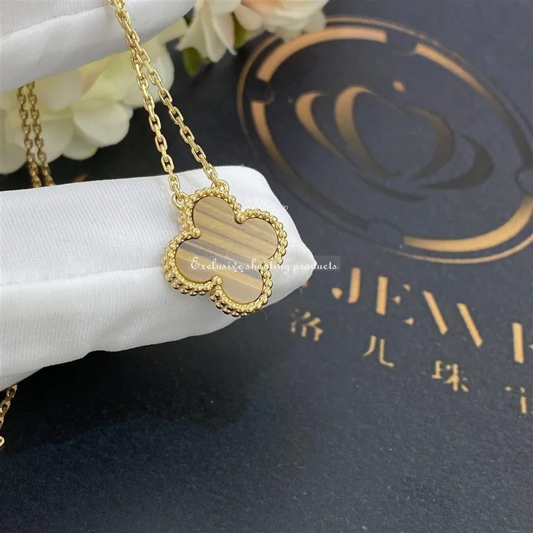 Van Cleef & Arpels VCARD38600 pendant Vintage Alhambra Yellow gold Tiger Eye pendant 3