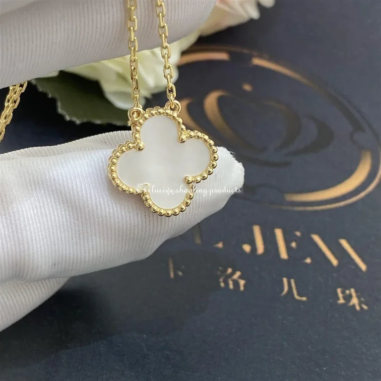 Van Cleef & Arpels VCARA45900 Vintage Alhambra Necklaces Yellow gold Mother-of-pearl pendant 3