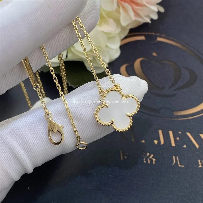Van Cleef & Arpels VCARA45900 Vintage Alhambra Necklaces Yellow gold Mother-of-pearl pendant 2
