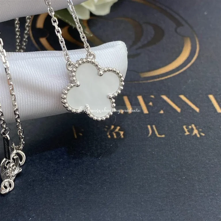 Van Cleef & Arpels Necklace VCARF48700 Vintage Alhambra pendant White gold Mother-of-pearl 8