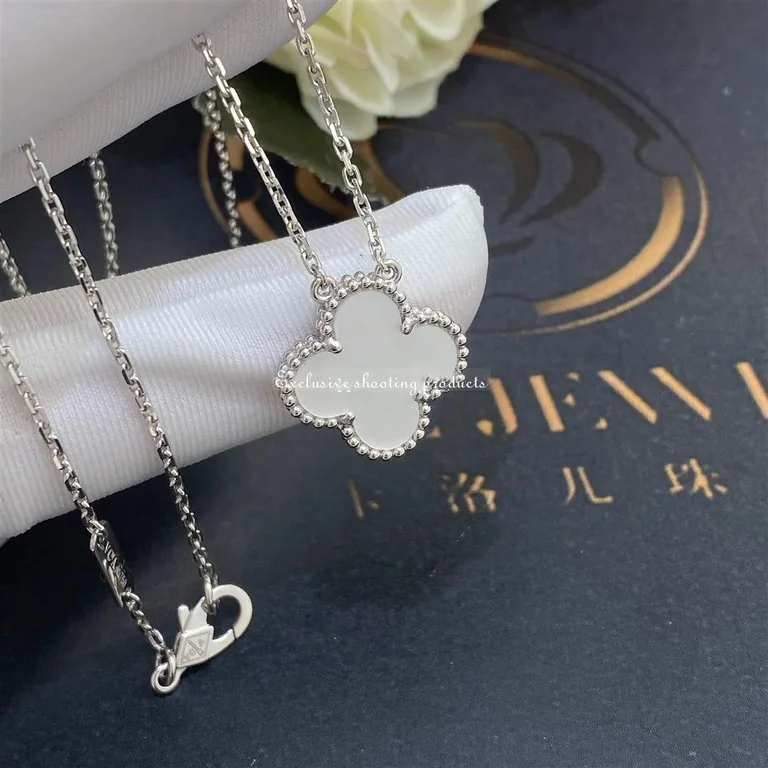 Van Cleef & Arpels Necklace VCARF48700 Vintage Alhambra pendant White gold Mother-of-pearl 7