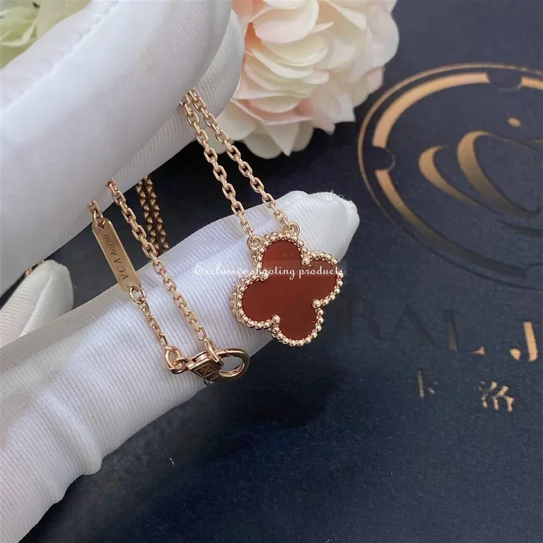 Van Cleef & Arpels VCARD38500 Vintage Alhambra pendant Yellow gold Carnelian Necklace 2