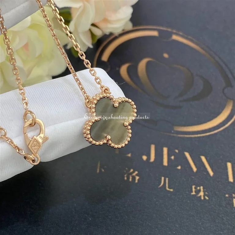 Van Cleef & Arpels Vintage Alhambra pendant VCARP4KK00 Rose gold Mother-of-pearl Necklaces 6