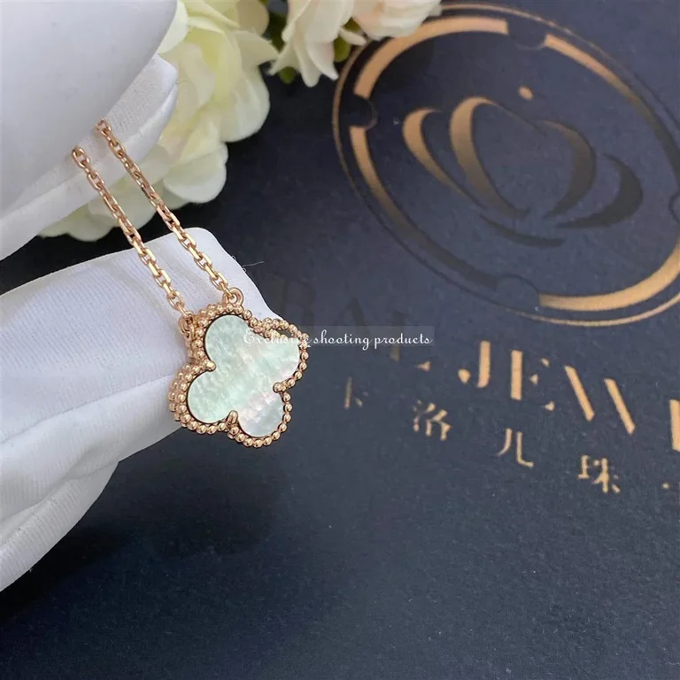 Van Cleef & Arpels Vintage Alhambra pendant VCARP4KK00 Rose gold Mother-of-pearl Necklaces 4