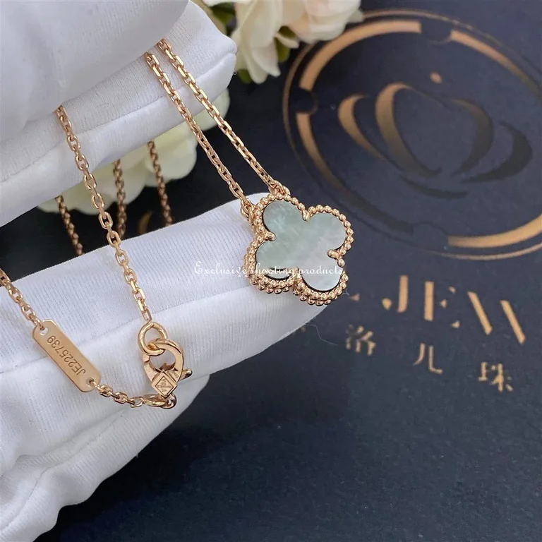 Van Cleef & Arpels Vintage Alhambra pendant VCARP4KK00 Rose gold Mother-of-pearl Necklaces 3