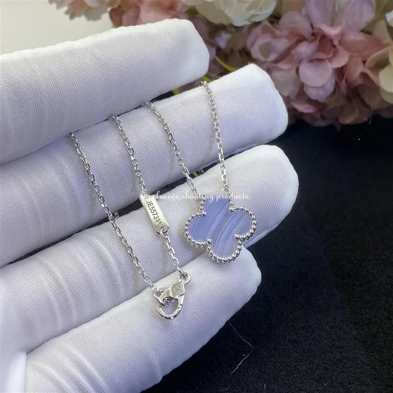 Van Cleef & Arpels VCARD34900 Vintage Alhambra pendant White gold Chalcedony Necklace 10