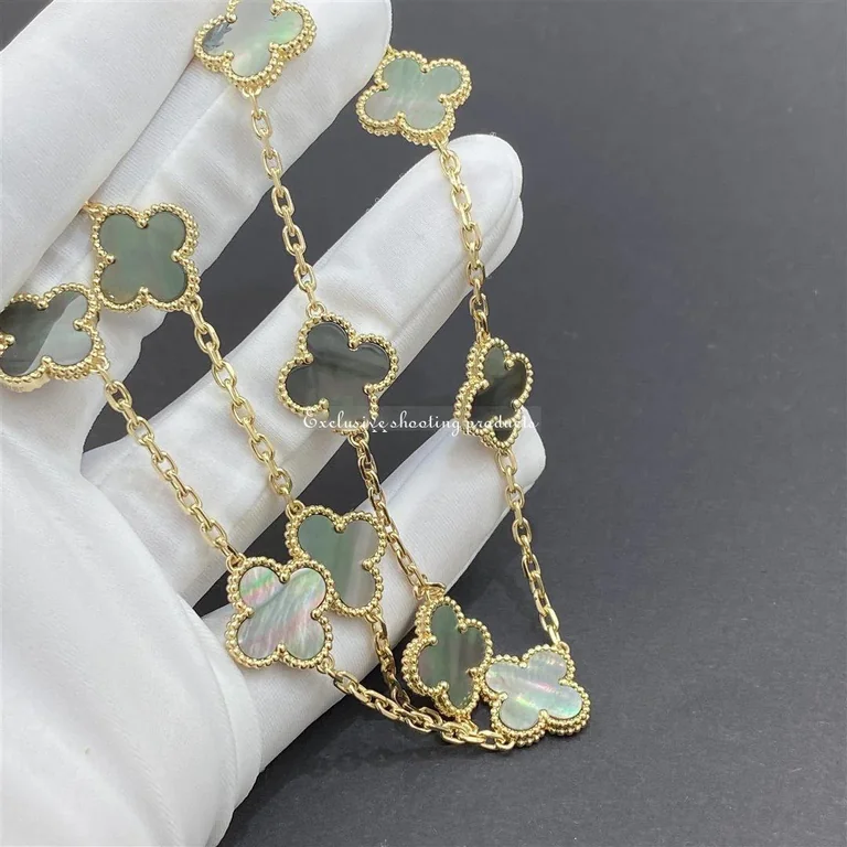 Van Cleef & Arpels VCARA42800 Vintage Alhambra Necklace 10 Motifs Yellow Gold Mother-of-pearl 4