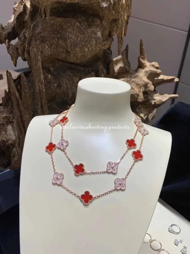 Van Cleef & Arpels necklace Vintage Alhambra long necklace 20 motifs yellow gold Carnelian necklace 11