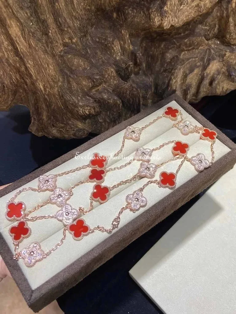 Van Cleef & Arpels necklace Vintage Alhambra long necklace 20 motifs yellow gold Carnelian necklace 7