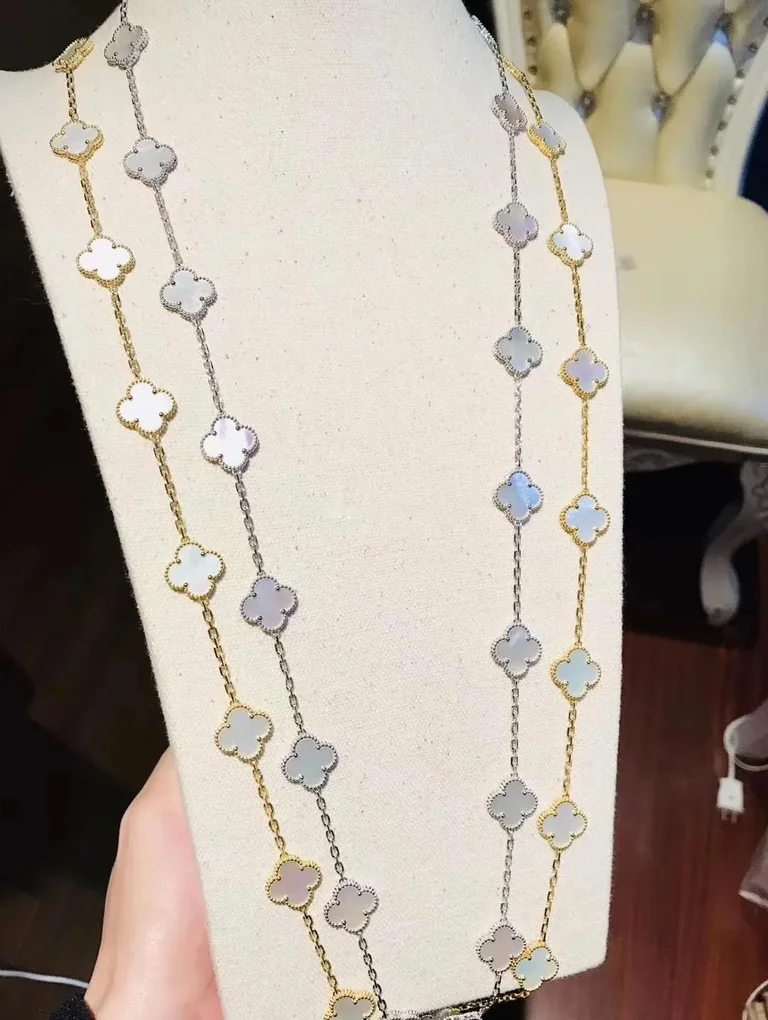 Van Cleef & Arpels VCARA42100 necklace Vintage Alhambra long 20 motifs Yellow gold Mother-of-pearl necklace 3