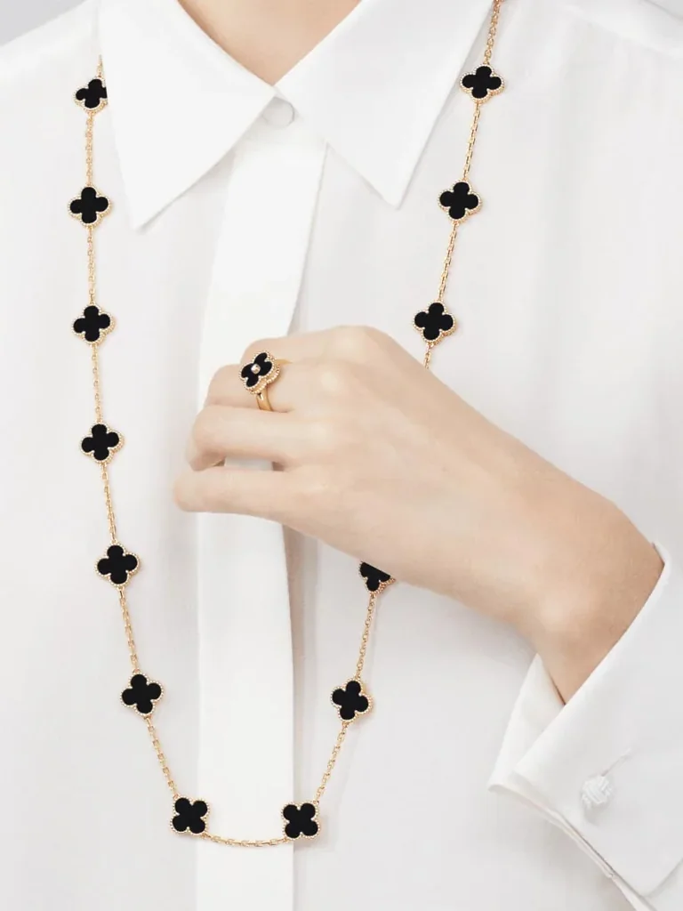 Van Cleef & Arpels VCARA43100 necklace Vintage Alhambra long 20 motifs Yellow gold Onyx necklace 11