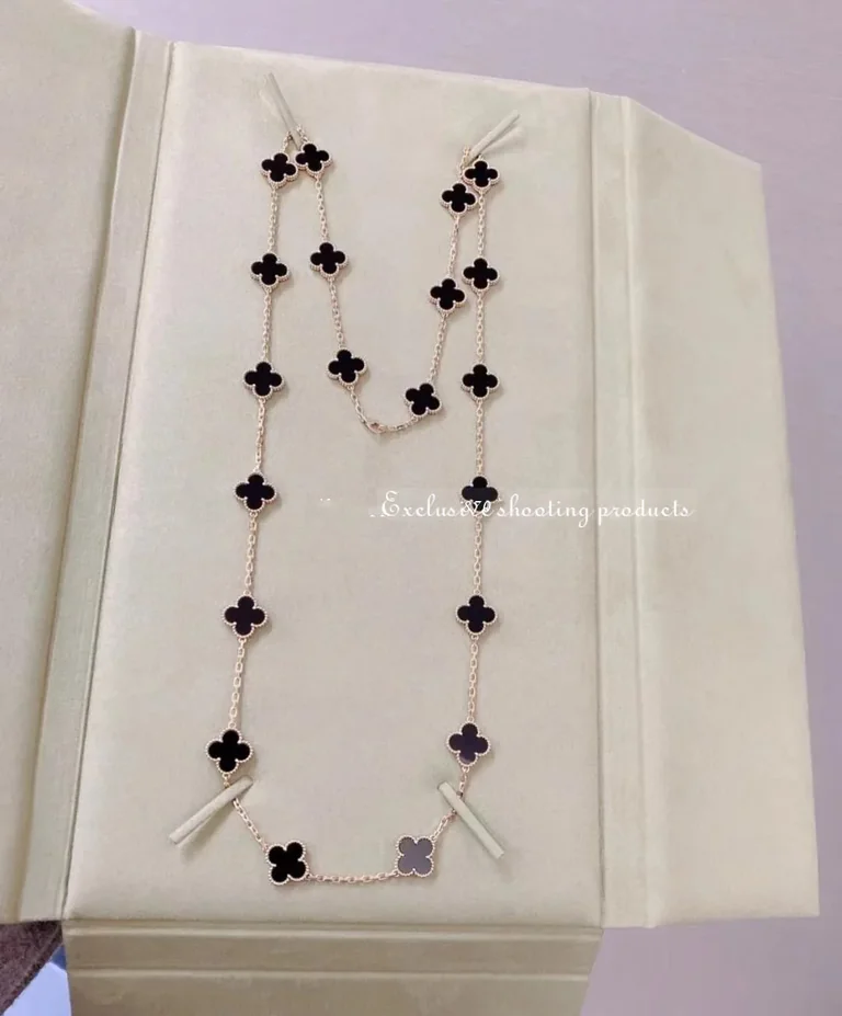 Van Cleef & Arpels VCARA43100 necklace Vintage Alhambra long 20 motifs Yellow gold Onyx necklace 3