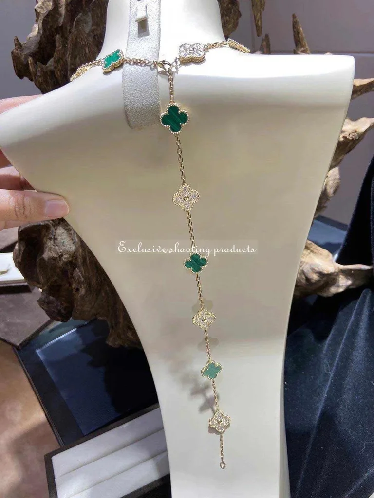 Van Cleef & Arpels VCARO7GP00 Vintage Alhambra long necklace 20 motifs Yellow gold Diamond Malachite necklace 4
