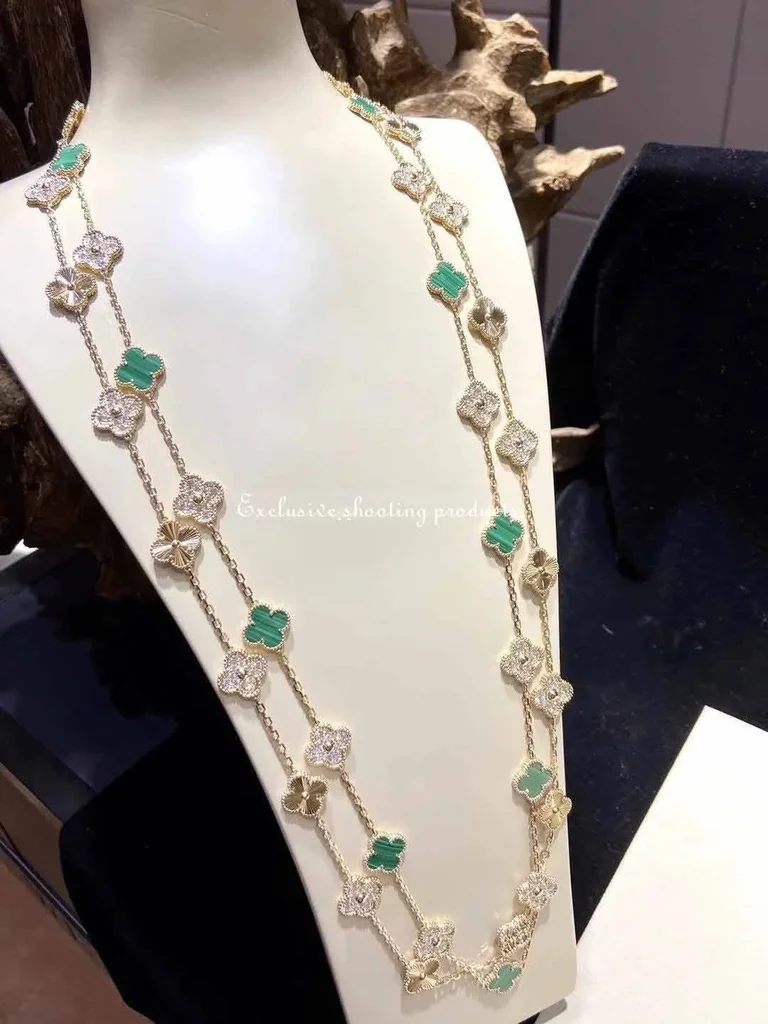 Van Cleef & Arpels VCARO7GP00 Vintage Alhambra long necklace 20 motifs Yellow gold Diamond Malachite necklace 4
