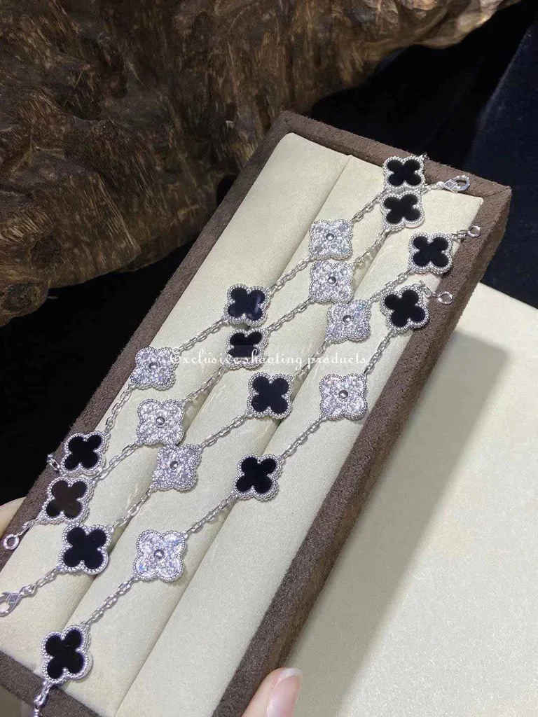 Van Cleef & Arpels VCARP2R800 Vintage Alhambra long necklace 20 motifs White gold Diamond Onyx necklace 7