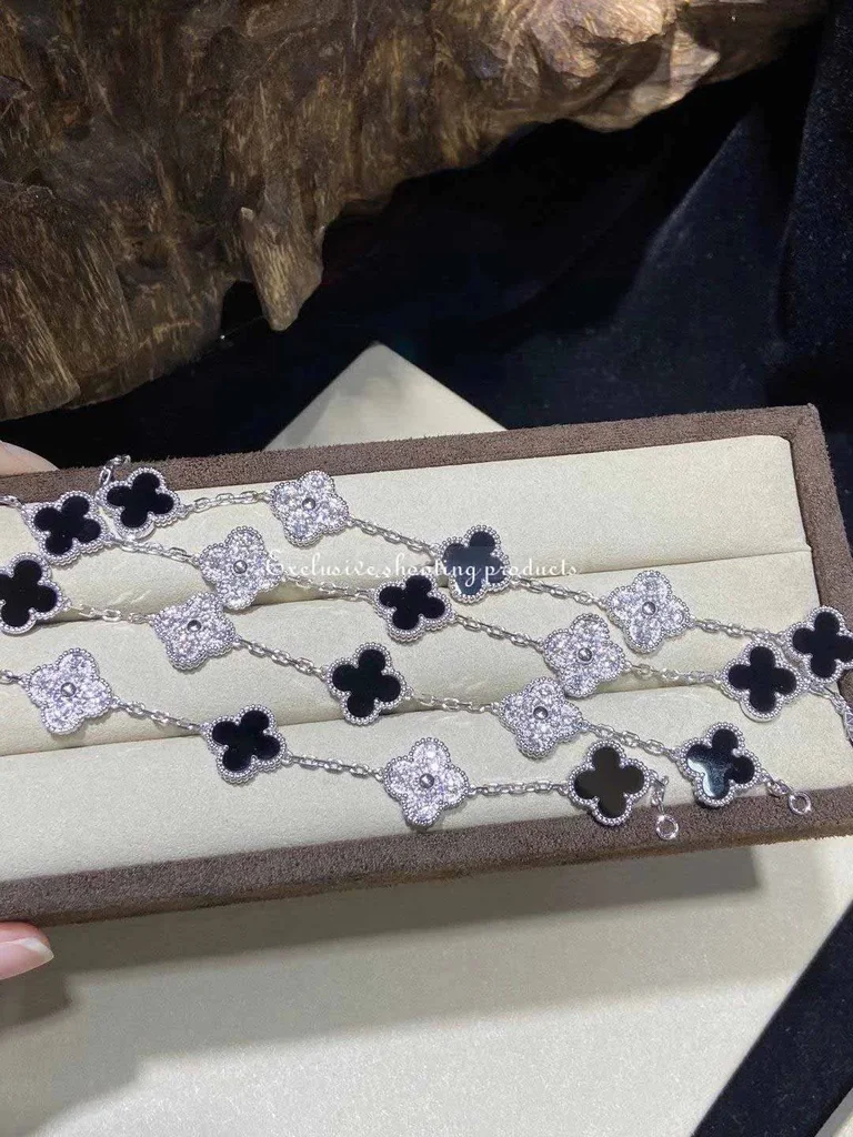 Van Cleef & Arpels VCARP2R800 Vintage Alhambra long necklace 20 motifs White gold Diamond Onyx necklace 6