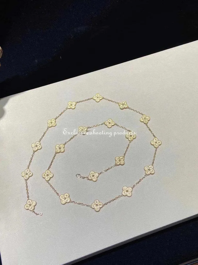 Van Cleef & Arpels VCARO1IC00 necklace Vintage Alhambra long necklace 20 motifs Yellow gold necklace 13