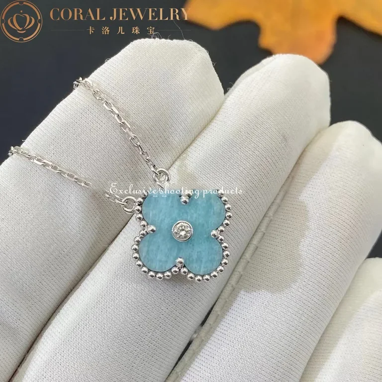 Van Cleef & Arpels VCARP9RU00 Vintage Alhambra 2022 Holiday Pendant White gold Green Sèvres 4