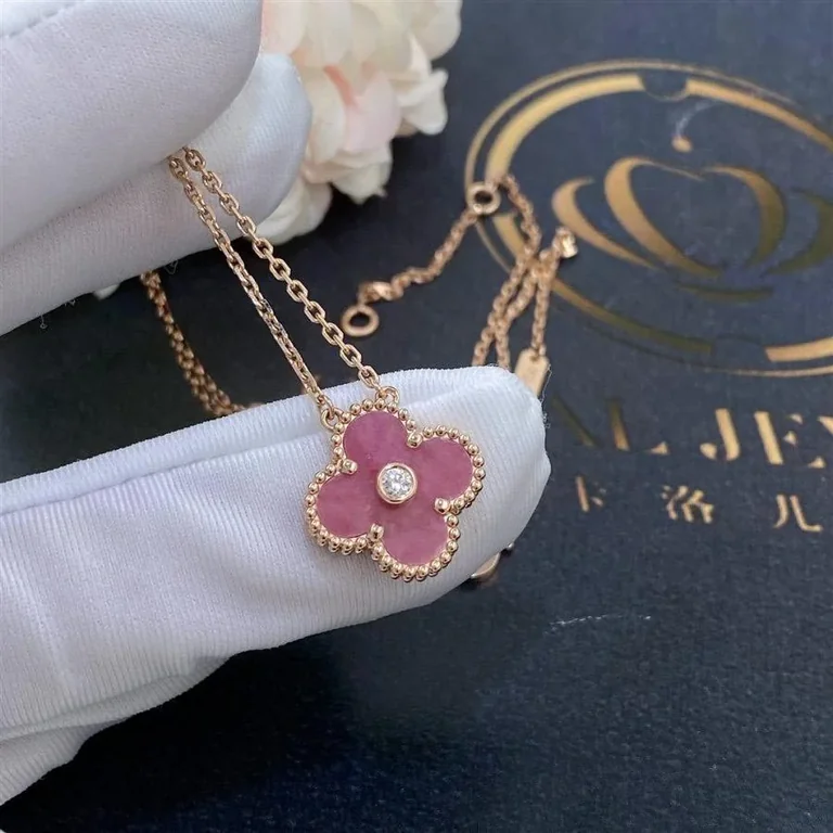 Van Cleef & Arpels VCARP7TD00 Vintage Alhambra Necklace 2021 Holiday Pendant Rose gold Rhodonite Necklaces 8