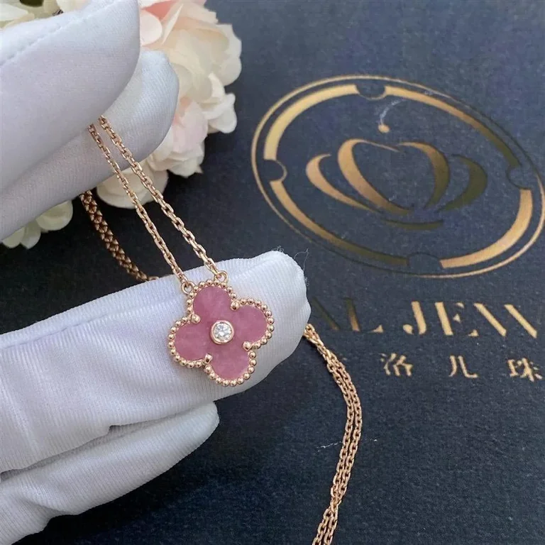 Van Cleef & Arpels VCARP7TD00 Vintage Alhambra Necklace 2021 Holiday Pendant Rose gold Rhodonite Necklaces 7