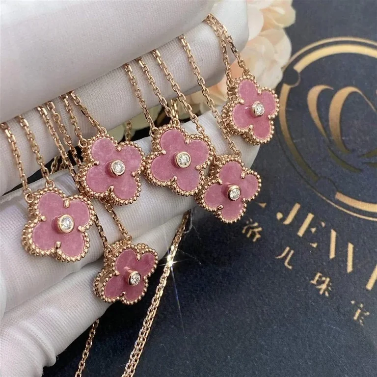 Van Cleef & Arpels VCARP7TD00 Vintage Alhambra Necklace 2021 Holiday Pendant Rose gold Rhodonite Necklaces 6